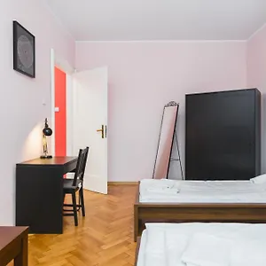 Modern Urban Escape - Old Town - By Upstairs Apartament Kraków